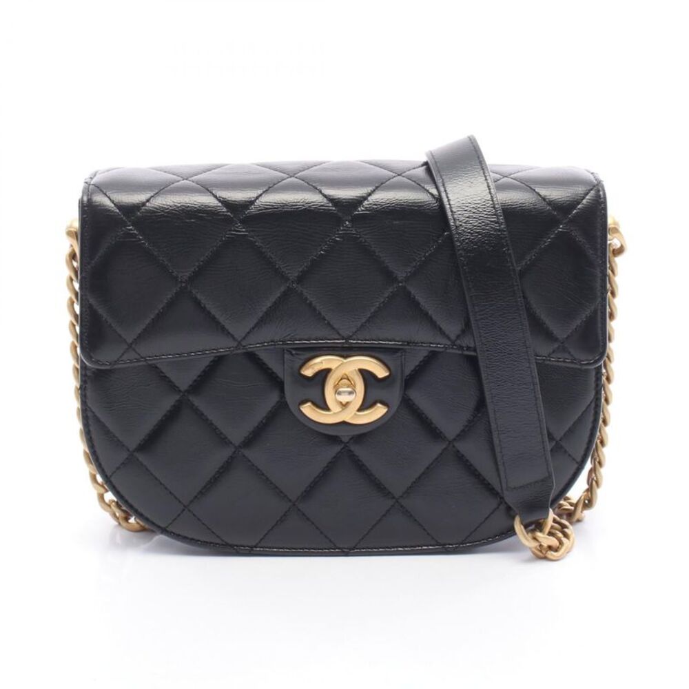 CHANEL Matelasse Leather Shoulder Bag